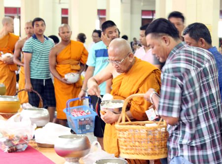 Phra Khru Vijit Thummasan, chief of Banglamung monk committee and abbot of Wat Suttawas, also makes merit on Asalaha Bucha Day.
