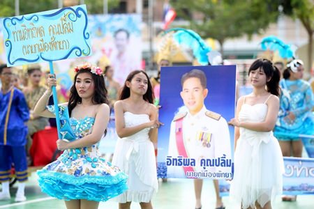 The blue team earned the highest accumulated score.