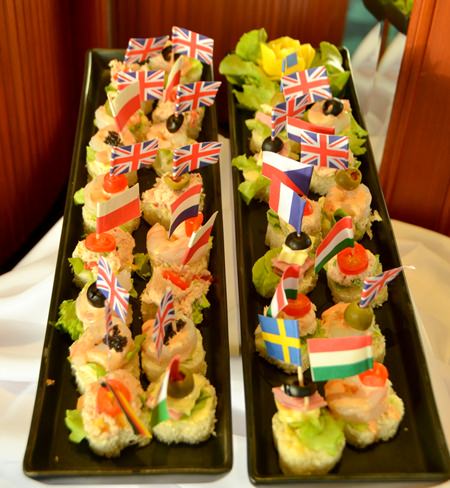 A variety of delicious international and Thai snacks on offer at the Captain’s Table.