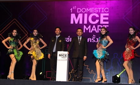 Mayor Itthiphol Kunplome (center left) and Nopparat Methawikulchai (center right) director if the Thailand Convention and Exhibition Bureau preside over the opening ceremony.