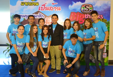 Rattakit Hengtrakul, Deputy Managing Director of Sophon Cable T.V. Co. Ltd. (center left), poses with Sophon staff members at Hotel J during an event held Aug. 11 to announce the company’s 3.3 million baht customer ‘thank you’ promotion.