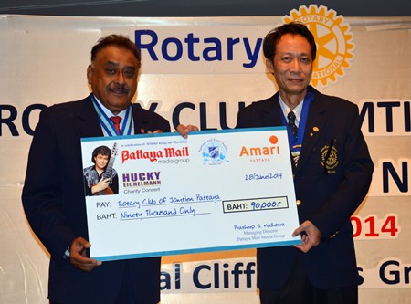PDG Peter Malhotra presents a cheque for 90,000 baht to President Vutikorn on behalf of Pattaya Mail Media Group, Amari Pattaya and Skål International Pattaya & East Thailand for the education of underprivileged school children in Sa Kaew province.