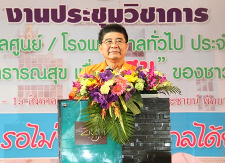 Health Ministry Permanent Secretary Dr. Narong Sahameathapan gives a lecture on life before retirement.