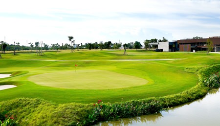 We take a look at the city’s latest offering for golfers, the Siam Country Club Pattaya Waterside 18-hole championship golf course 