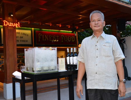 Somsak Tanruengsri, General Manager of Pattaya Marriot Resort & Spa, welcomes guests to the entertaining event.