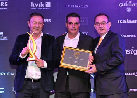 (L to R) Rony Fineman and Kobi Elbaz receive their award from Thailand Property Awards judge Mark Bowling.
