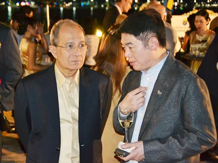 Mr Phallop Thaiarry (left), MD Avis Thailand and Viktor Sukseree, GM of Dusit Thani Hua Hin.