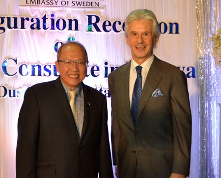 David Shackleton (right), COO of Dusit International was on hand to congratulate H.E. Chatchawal.