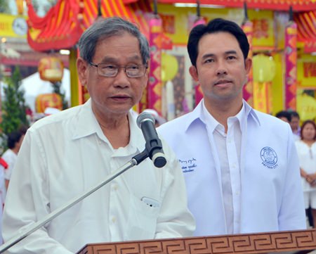 Visit Chaowalitnittithum, president of Sawang Boriboon Thammasathan, and Mayor Itthiphol Kunplome welcome people to the official opening of this year’s Pattaya Vegetarian Festival.