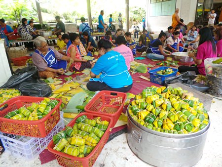 Plutaluang residents spent two days and nights cooking up 100,000 pieces of kow tom mud.