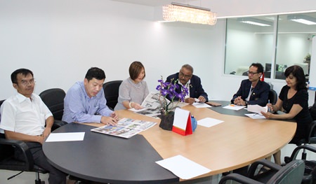 The TAT and Pattaya Mail Media group agree to cooperate with each other in the promotion of tourism to Pattaya and other destinations in Thailand. (l-r) Songpol Swetarat, Auttapon Thaweesuntorn, Suladda Sarutilavan, Pratheep Malhotra, Vutikorn Kamolchote (President of the Rotary Club of Jomtien-Pattaya) and Sue Kukarja.