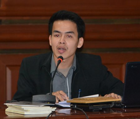 Suratatyotin Burananon, vice chairman of the Youth Council Region 3, presides over the meeting