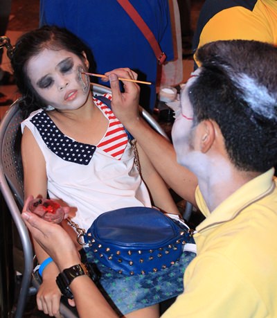 Ripley’s World in Royal Garden Plaza offered makeup services for the scary night.