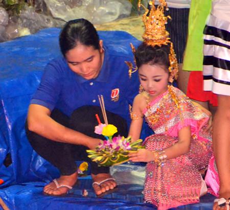 A Nong Noppamas contestant floats a krathong with her mother after the contest.