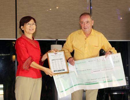 Dr. Jureerat (left) receives a cheque for 500,000 baht on behalf of Dr Philippe Suer (Heartt2000) from Tony Sales.
