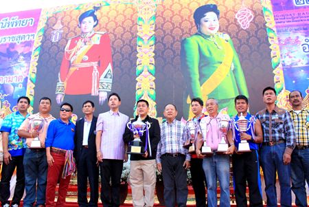 The trophy presentation was attended by Pattaya Mayor Itthipol Kunplome, Nongprue Municipality Mayor Mai Chaiyanit and many local civil servants.