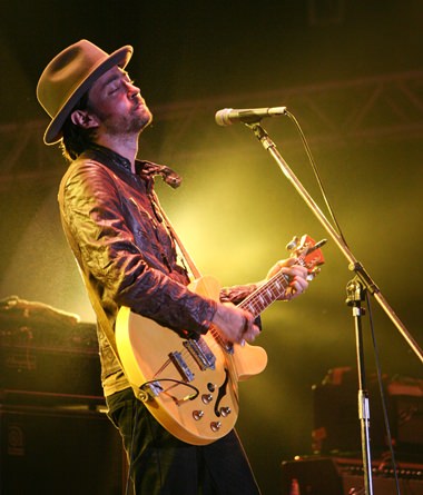 Hugo sings his hit rock song “99 Problems”.