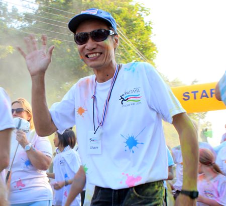 President Vutikorn of the Rotary Club of Jomtien-Pattaya gets into the spirit of the day 