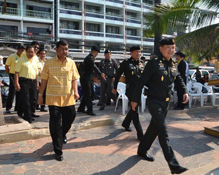 Maj. Gen. Nirandorn Samutsakorn, commander of 14th Military Circle in Chonburi, arrives to spearhead the beach cleanup.