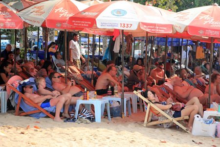 For many people, Valentine’s Day in Pattaya means a relaxing day at the beach.