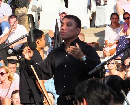 Conductor Lt. Col. Prateep Suphanrojn ensured the 70-piece orchestra played in complete harmony.