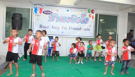 Future stars from Baan Jing Jai perform a number for the crowd.