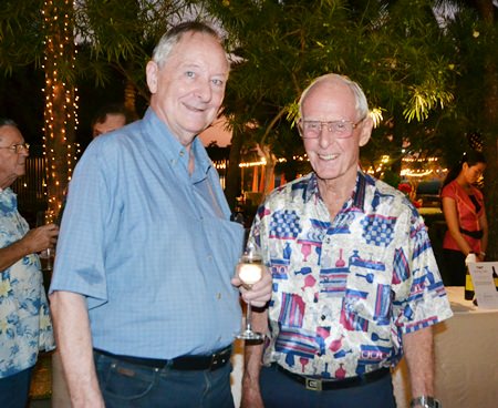 Dieter H. Precourt, Past President of the Rotary Club Phoenix Pattaya, chats with Richard Smith from Pattaya City Expats Club.