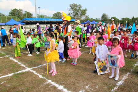 Khet Udomsak youngsters prepare for fun and games at the sub-district youth sports camp.