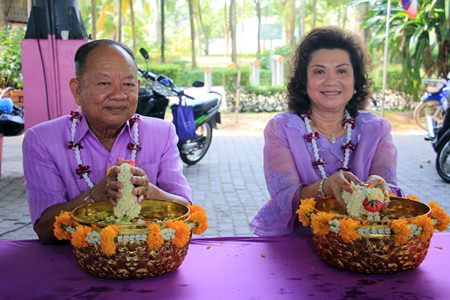 Nongprue Mayor Mai Chaiyanit and his wife Jamnien, president of the Woman’s Development Club, bless their well wishers, as people pay their respects by lightly sprinkling scented water on their hands.
