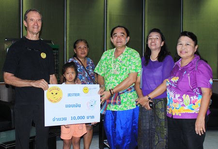 Jesters Chairman Lewis Underwood presents a 10,000 baht donation to Nongprue Deputy Mayor Enake Pathanangam to be used to build a new bathroom for Pemika’s family.