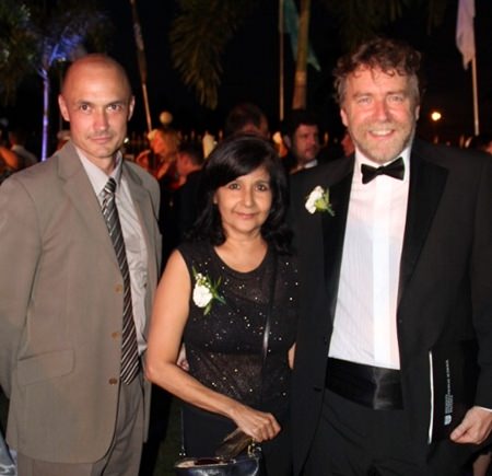 Pattaya Mail’s Sue K. (center) flanked by Head of Admissions and Marketing Tim Eaton (left) and Principal Iain Blaikie.