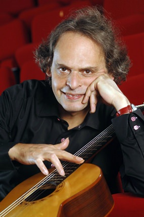 Renowned French guitarist Roland Dyens will perform at the 2015 Asia International Guitar Festival & Competition in Bangkok.