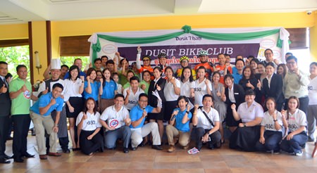 Dusit Thani Hotel employees take part in the “Dusit’s New Generation Unites Not to Smoke” event to mark No Tobacco Day.