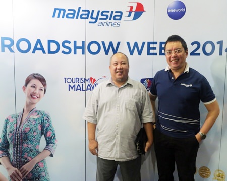 Sulaiman Suip (left), director of Tourism Malaysia, Thailand and Myanmar, and Yurizal Mohammad Yousuf (right), Malaysia Airlines area manager for Thailand & Indochina.