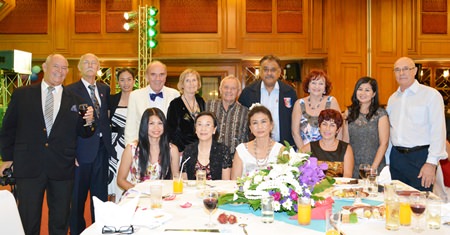 Distinguished guests included Rodney Charman (left) President of the Rotary Club Eastern Seaboard, Otmar and Margret Deter, Rotary E-Club Dolphin Pattaya International, Bernie Tuppin (standing centre) charity chair of the Jesters Care 4 Kids and Elfi Seitz (standing 3rd right).