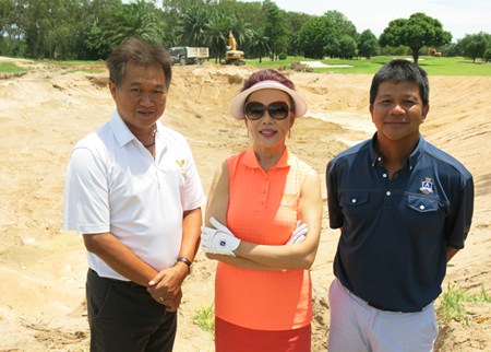Chanya Swangchitr (centre), along with General Manager Nathawat Aksornchat (left) and golf course designer Pirapon Namatra oversee redevelopment work on the Lakes course at Phoenix Gold.