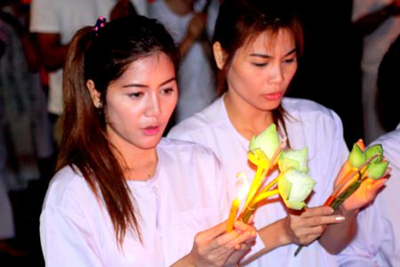 Best friends June and Joy take part in the Wien Thien ceremony together at Wat Pa Suthipawan in Naklua.