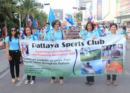 Pattaya Sports Club members proudly display their banner in the parade.