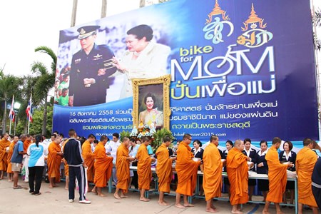 Eighty-four monks were invited to receive alms at Sattahip’s district headquarters.
