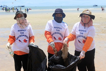Workers from Pattaya City Hall provided welcome assistance and support on the day.