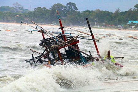 Huge waves destroyed at least 10 fishing boats in Bang Saray.