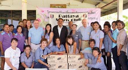 The Pattaya Sports Club recently brought some relief to the Nong Ta-Oon Community, donating ceiling fans for their health center. (Standing from 6th left) Helle Rantsen, George Bennison, Noi Emmerson, Peter Malhotra, Noi and Dennis Stark and Suppantha Sukwong.