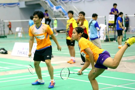 Badminton players compete on the opening day of the Astec Pattaya Badminton Sawasdee Cup 2015, Friday, November 13 at the Eastern National Indoor Sports Arena in Pattaya.