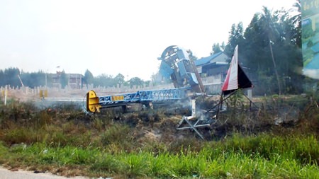 A brush fire broke in Nong Plalai after a crane boom fell into high-voltage lines.