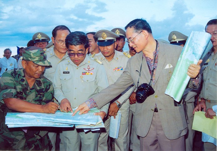 In this photo from 1995, HM the King meets with officials to assess flooding in Bangkok with the goal of mitigating the problem in the future. His Majesty King Bhumibol Adulyadej the Great, the world’s longest-reigning monarch, on Thursday June 9, 2016, marked his 70th year on the throne. Pattaya and the Eastern Seaboard joined the rest of the Kingdom in a sea of yellow shirts and flags as Thais celebrated the auspicious event. (Photo courtesy of the Bureau of the Royal Household.)