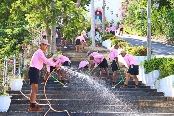 The Sattahip cleanup focused on Khao Bampenboon Temple and Kledkaew School.