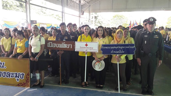 Banglamung residents pledge to stay off drugs and keep narcotics out of their communities.