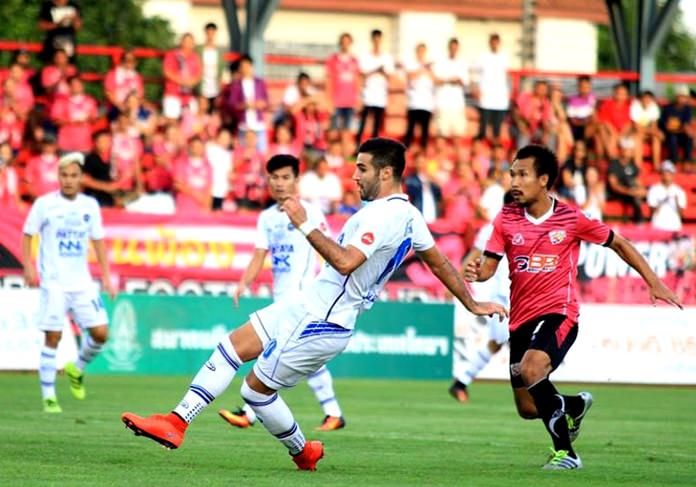 Pattaya United’s Lebanese striker Soony Saad (center) scores against BBCU FC during their Thai Premier League match at the Nonthaburi Youth Centre Stadium in Bangkok, Sunday, July 24. (Photo courtesy Pattaya United)