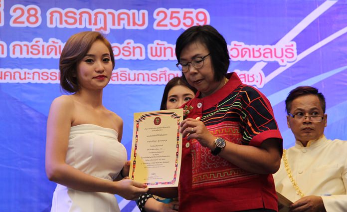 Certificates were awarded to the area’s top beauticians.
