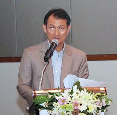 Klisada Rattanapaklit, director of TAT for eastern Thailand, announces TAT’s plans to make domestic travelers the center of the 2017 strategic plan.